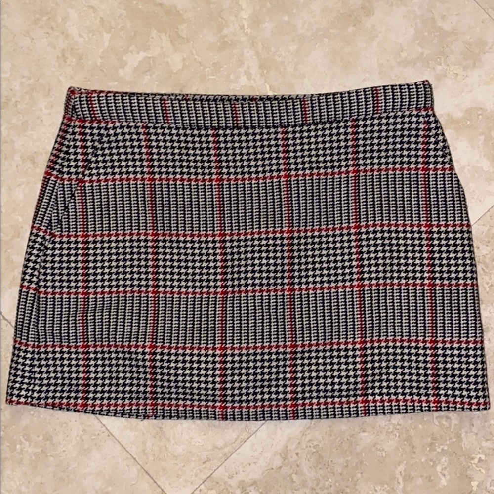 Herringbone WHITE/BLACK/RED Mini Skirt! (Skort)